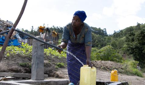 Sifa collecting water in the Amani camp for displaced people located in the village of Bushushu in Kalehe territory in South Kivu in the DRC.