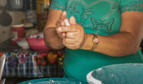 Juana Ramírez (32) prepares food at her home in El Zanjón, Copán, Honduras in May 2023. Her son's school recently received access to safe water, new toilets and new sanitation facilities thanks to a project run by Christian Aid and its partner, the OCDIH